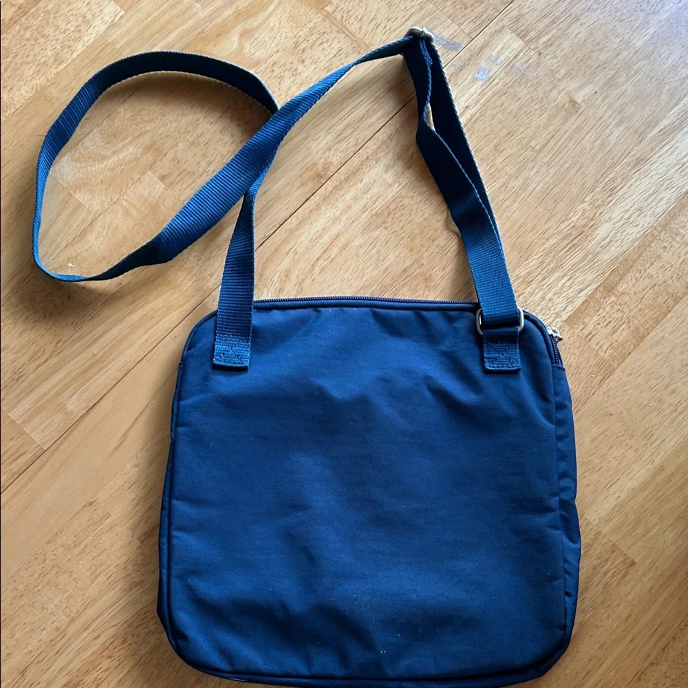 Baggallini Deep Navy Crossbody Messenger Bag with Silver Zippers